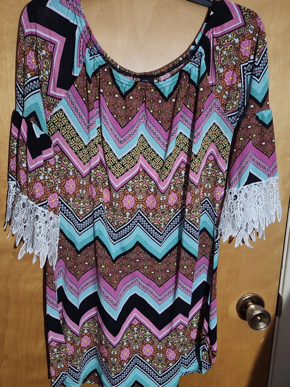 WinWin Pink & Teal Chevron Lace-Trim Tunic